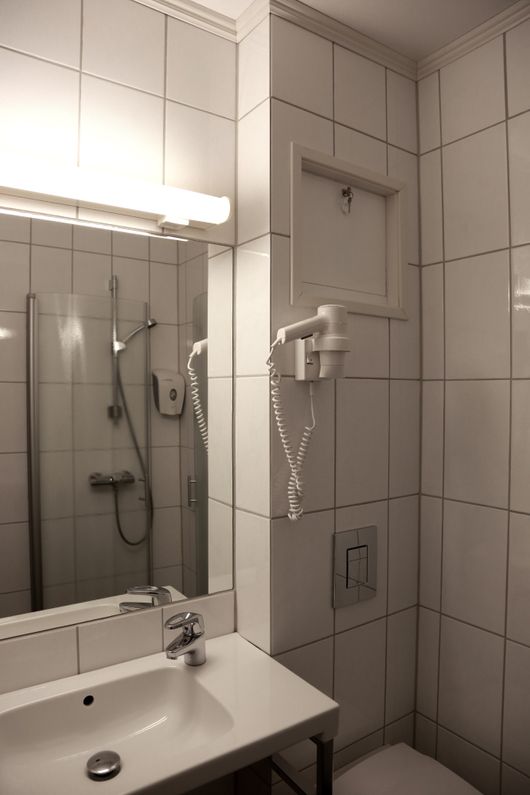 Standard single room bathroom