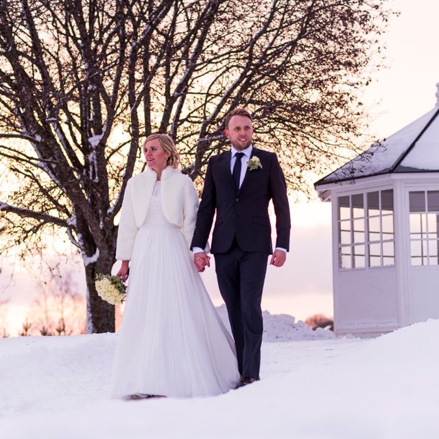 Newlyweds in the snow