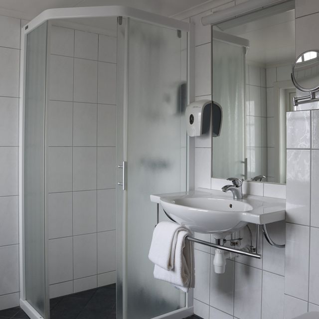 Bathroom, Deluxe room