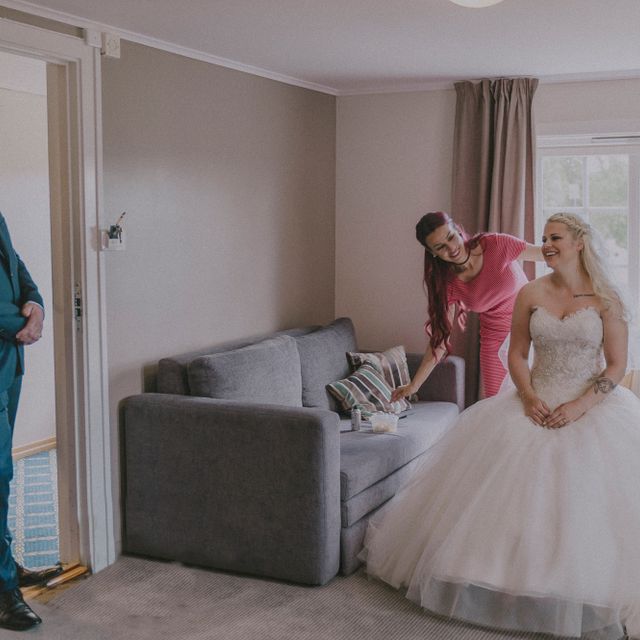 Bride getting ready in the hotel room