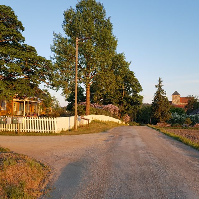 The Priest Widow Home, Sjo