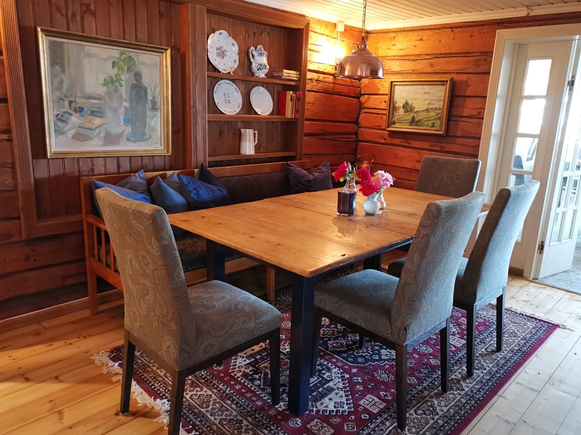 Old fashioned dining room